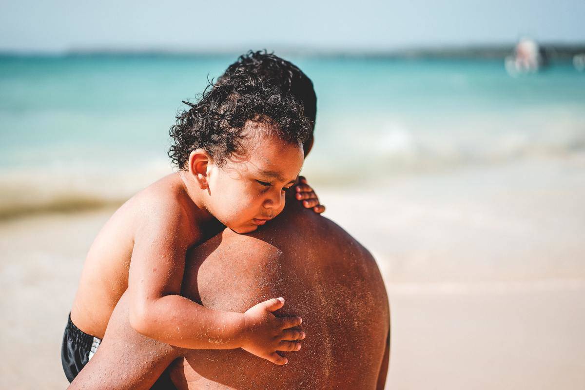 kid and dad at beach