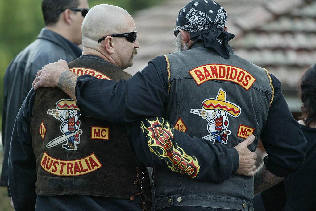 bandidos members giving each other a hug