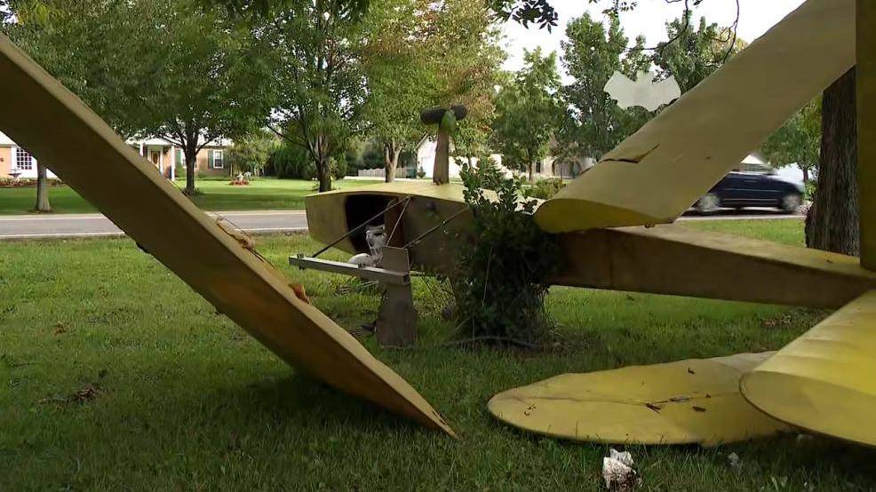 Fake plane crash on someone's front lawn for Halloween