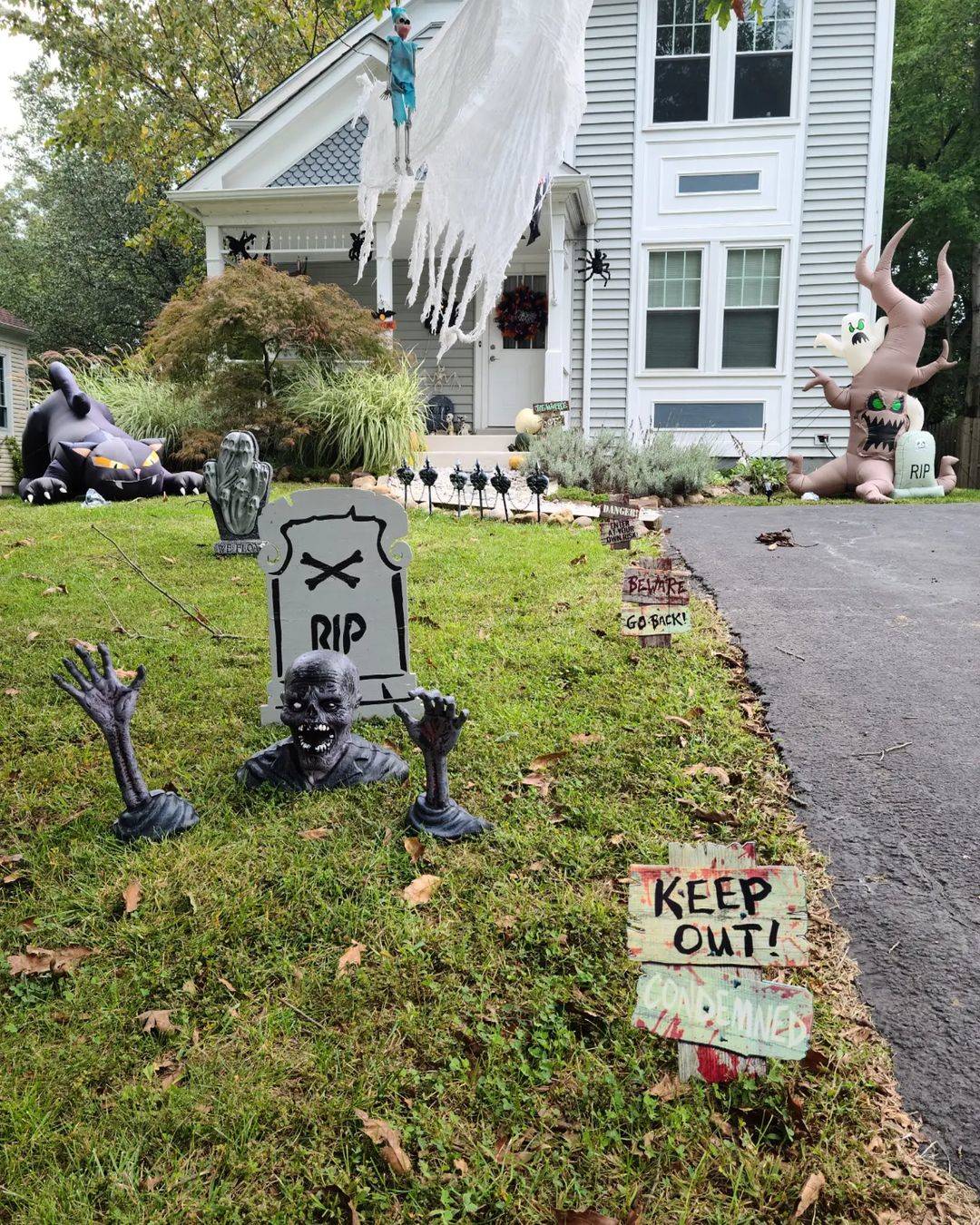 Halloween front yard decorations
