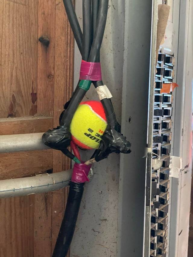 Tennis ball holding wires apart