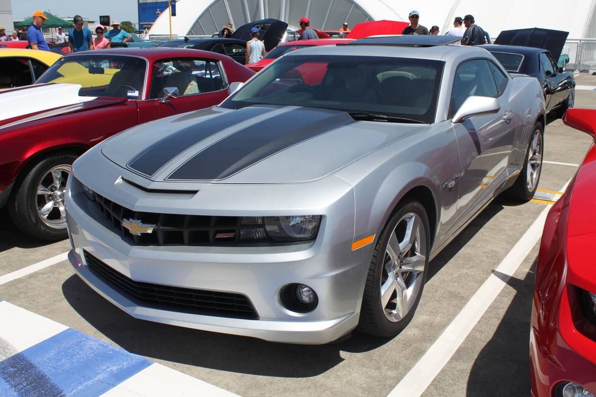 2009_Chevrolet_Camaro_SS_(16130561509)
