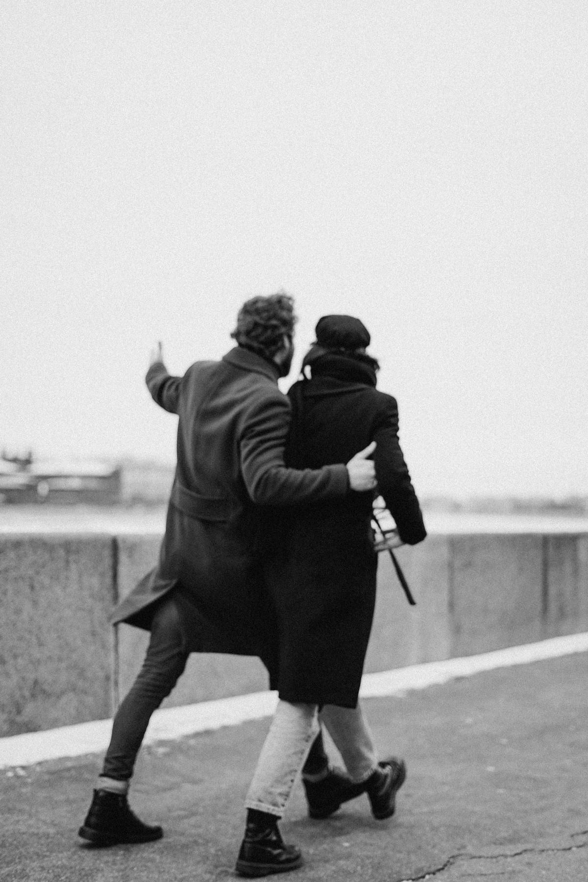 Couple walk in black and white picture