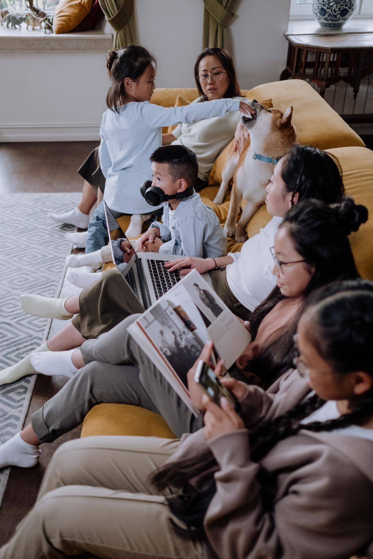 A large family sits on the couch.