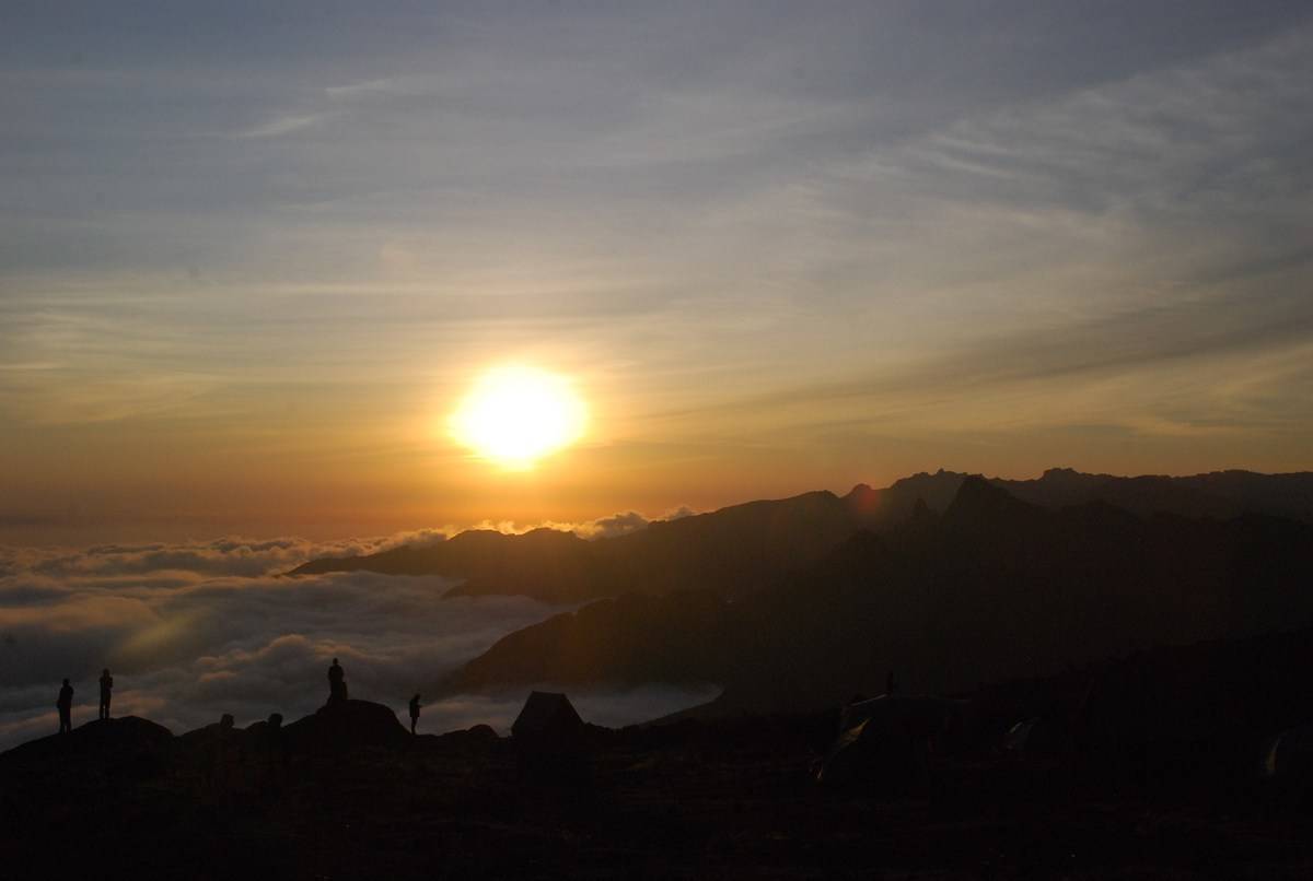 CRICKET-TANZANIA-KILIMANJARO-MOUNTAINEERING-RECORD-CHARITY