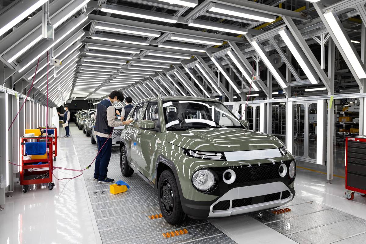 Production of Hyundai's Casper mini-SUV at Gwangju Global Motors
