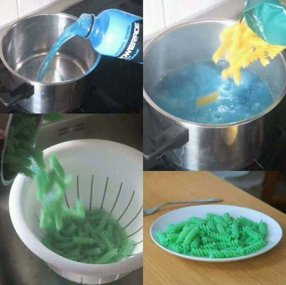 Blue Powerade used to boil noodles, dyes the pasta blue