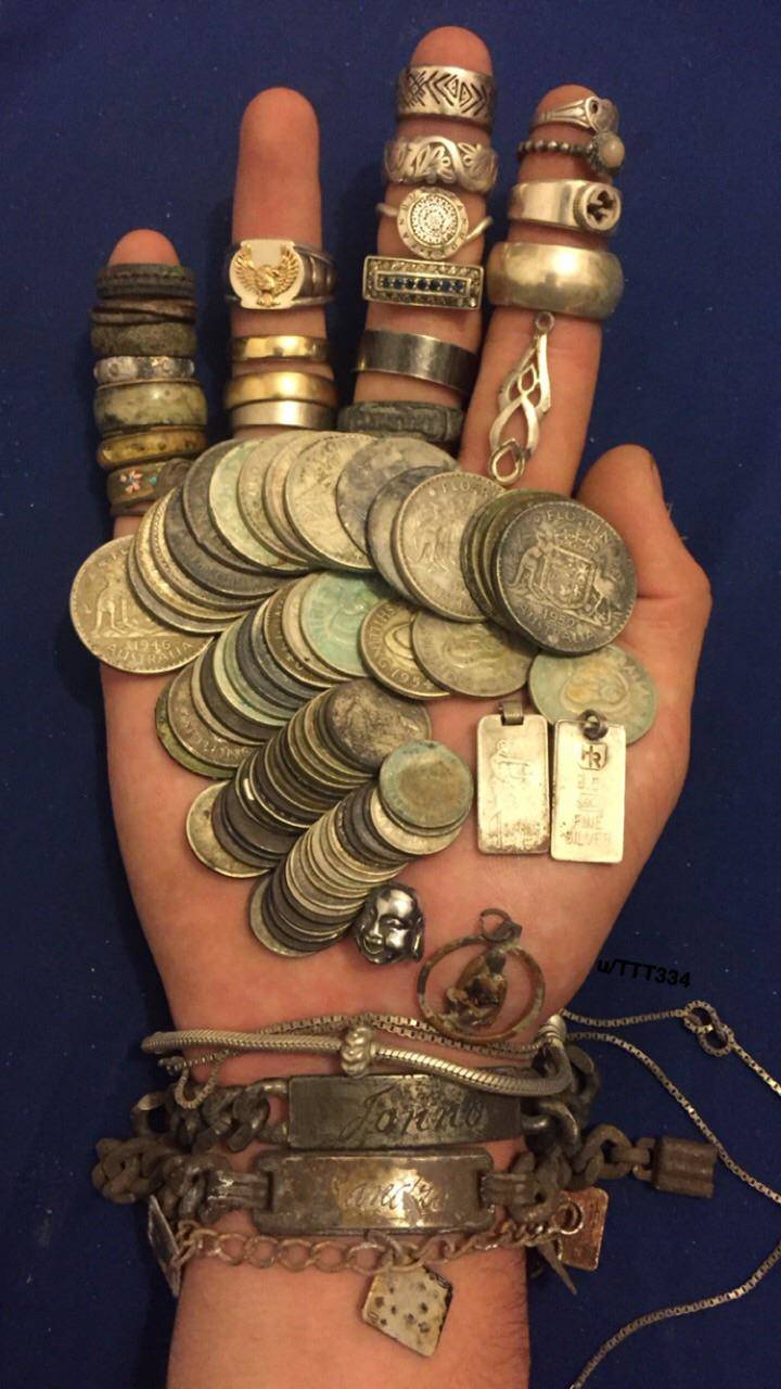 Coins, bracelets, and rings found on Australian beach