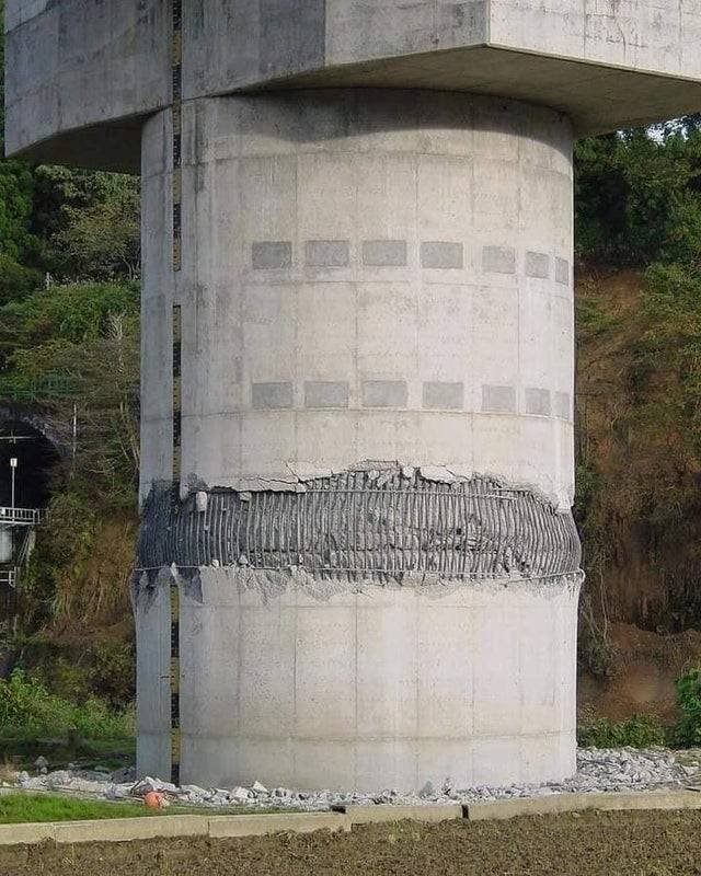 pillar slowly breaking