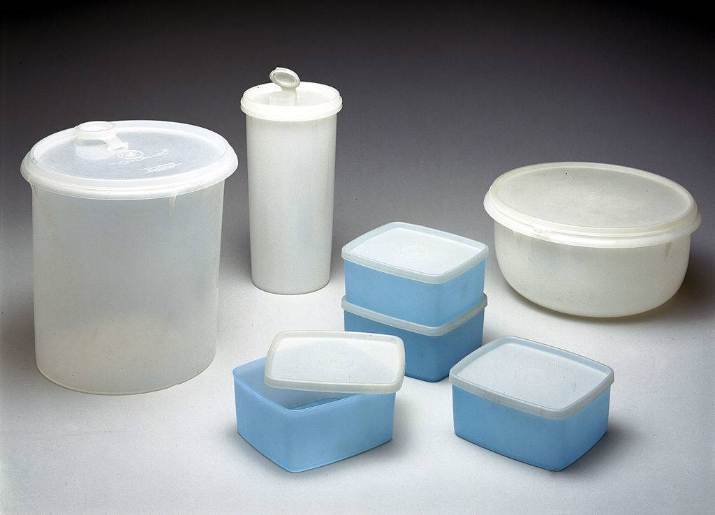 plastic food containers on display