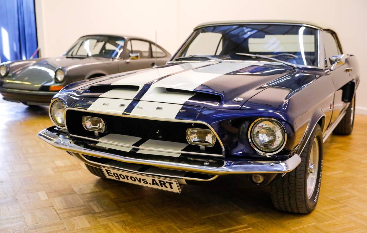 Auction exhibition of rare cars in Moscow