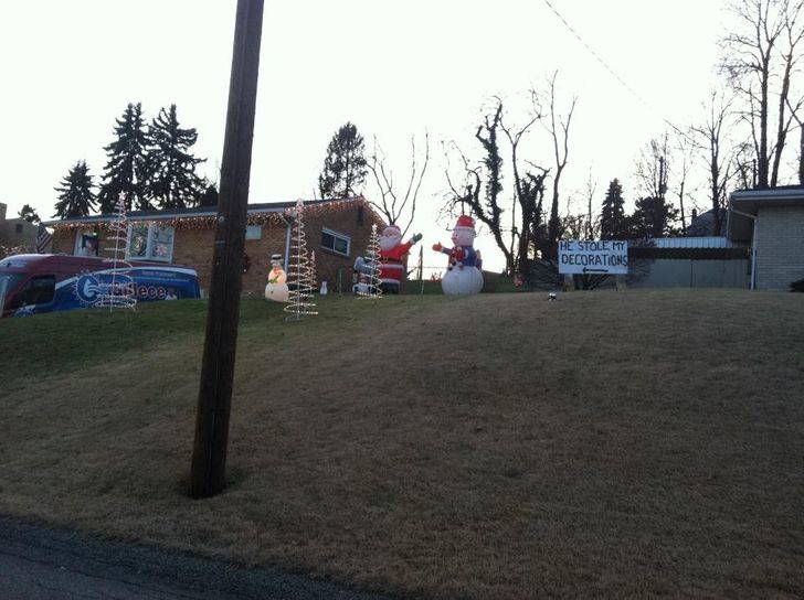 stole the decorations