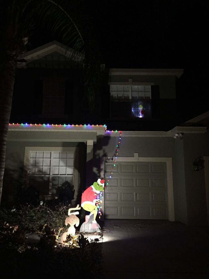 use the grinch to decorate 
