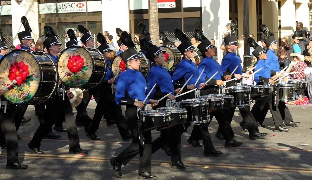 1280px-Carmel_HS_Marching_Greyhounds,_Indiana_(12386545153)