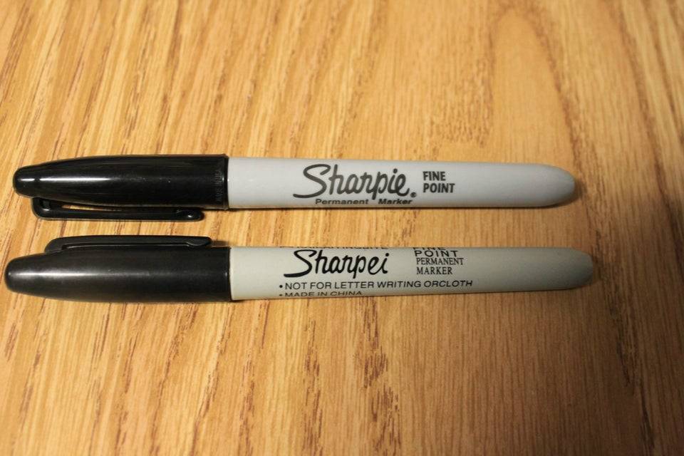 Sharpie marker and a knock-off sharpie pen beside each other. 