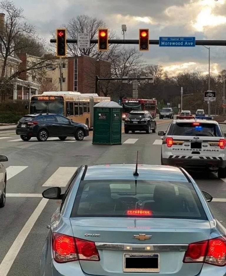 bathroom in the street for no reason