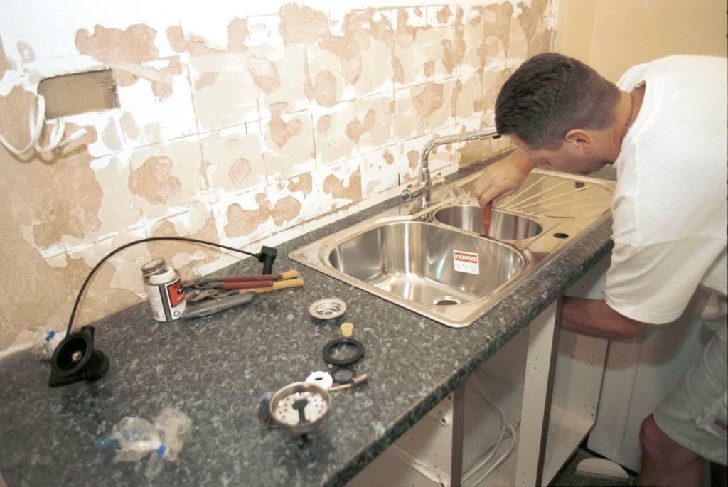 Kitchen Installation Installing sink into a work surface