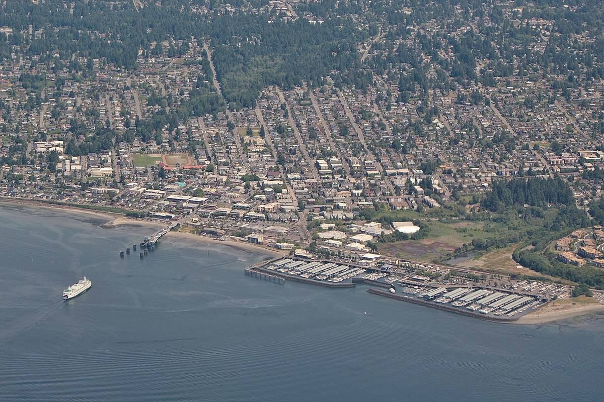 1280px-Aerial_view_of_Edmonds,_Washington