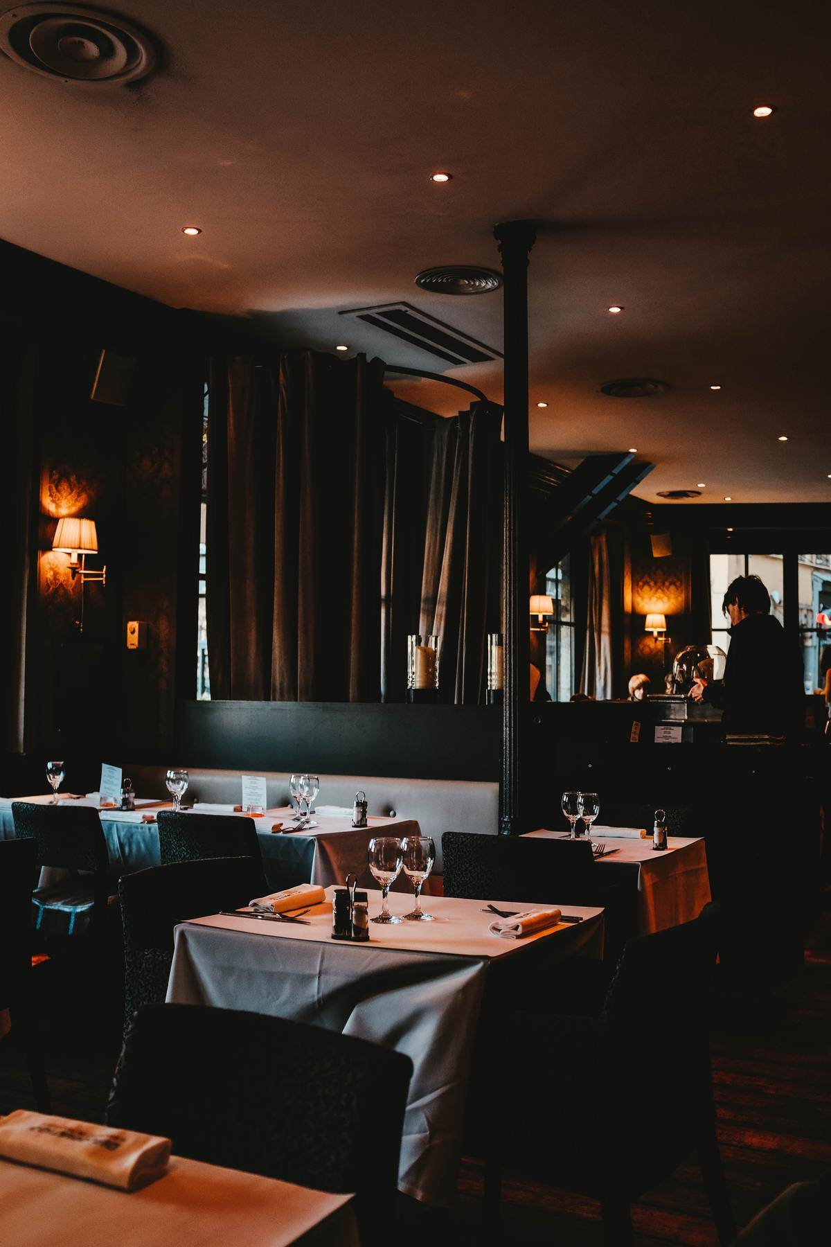 Fancy table in a restaurant.
