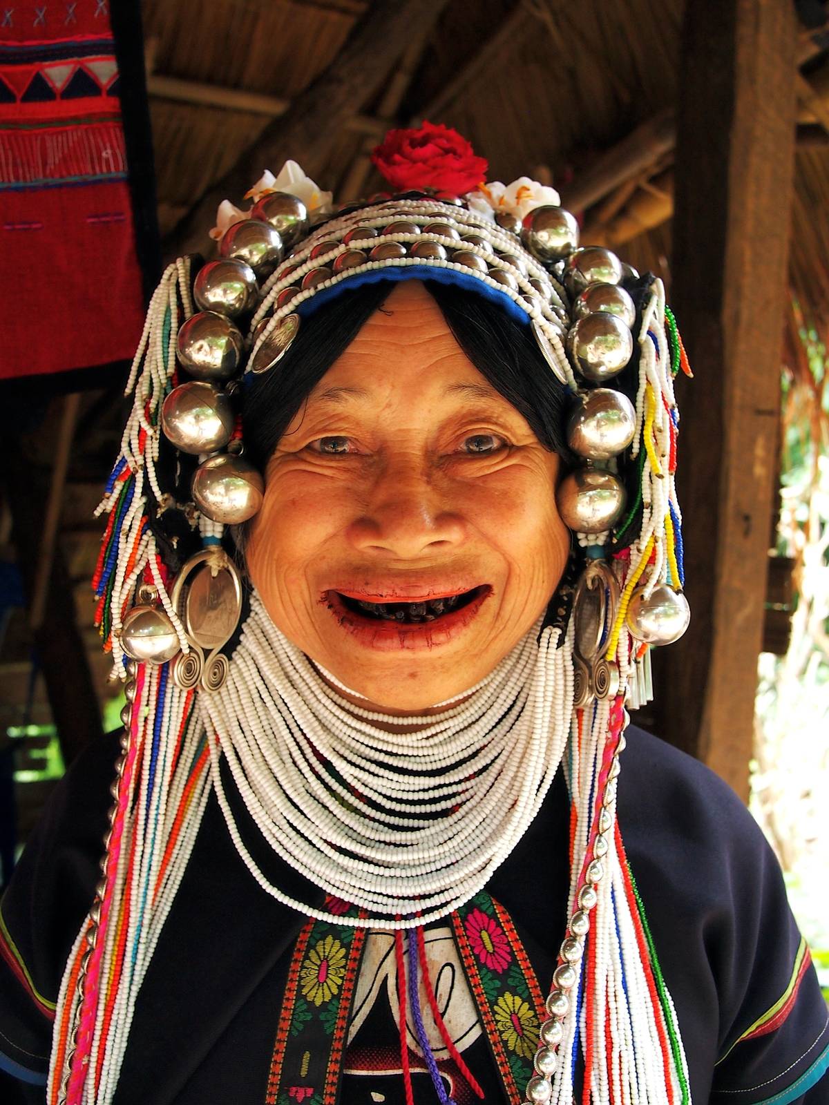 Woman_from_Akha_tribe