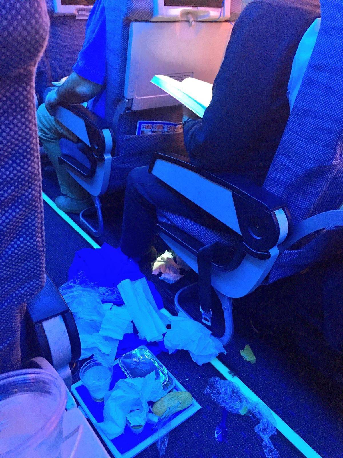 Man finished his in-flight meal and threw trash into aisle