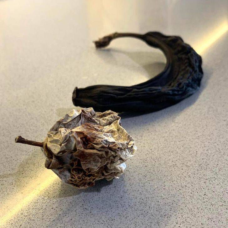 banana and apple in locker