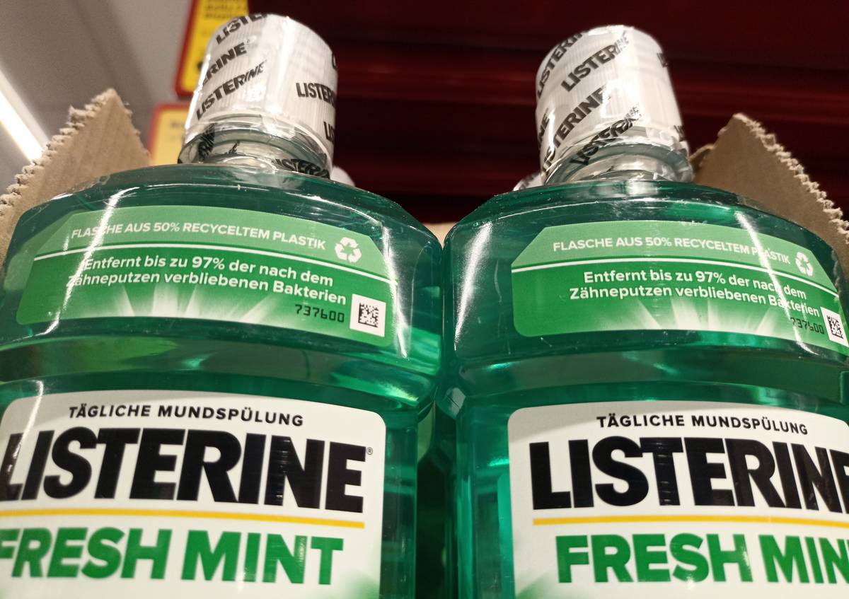 Listerine Fresh Mint mouthwash seen at Penny store...