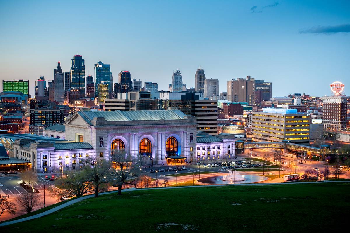 Union station at night, Kansas City Missouri