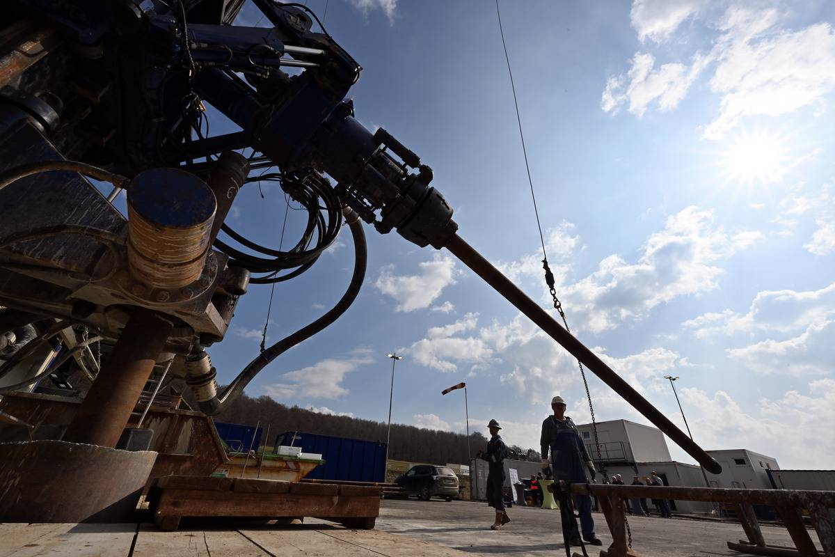 Deep drilling to explore a potash deposit