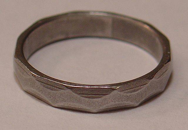 640px-Canadian_Engineer_Iron_Ring
