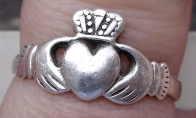 Silver_Ring_of_Claddagh