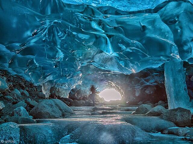 640px-Ice_Cave_Exit_268