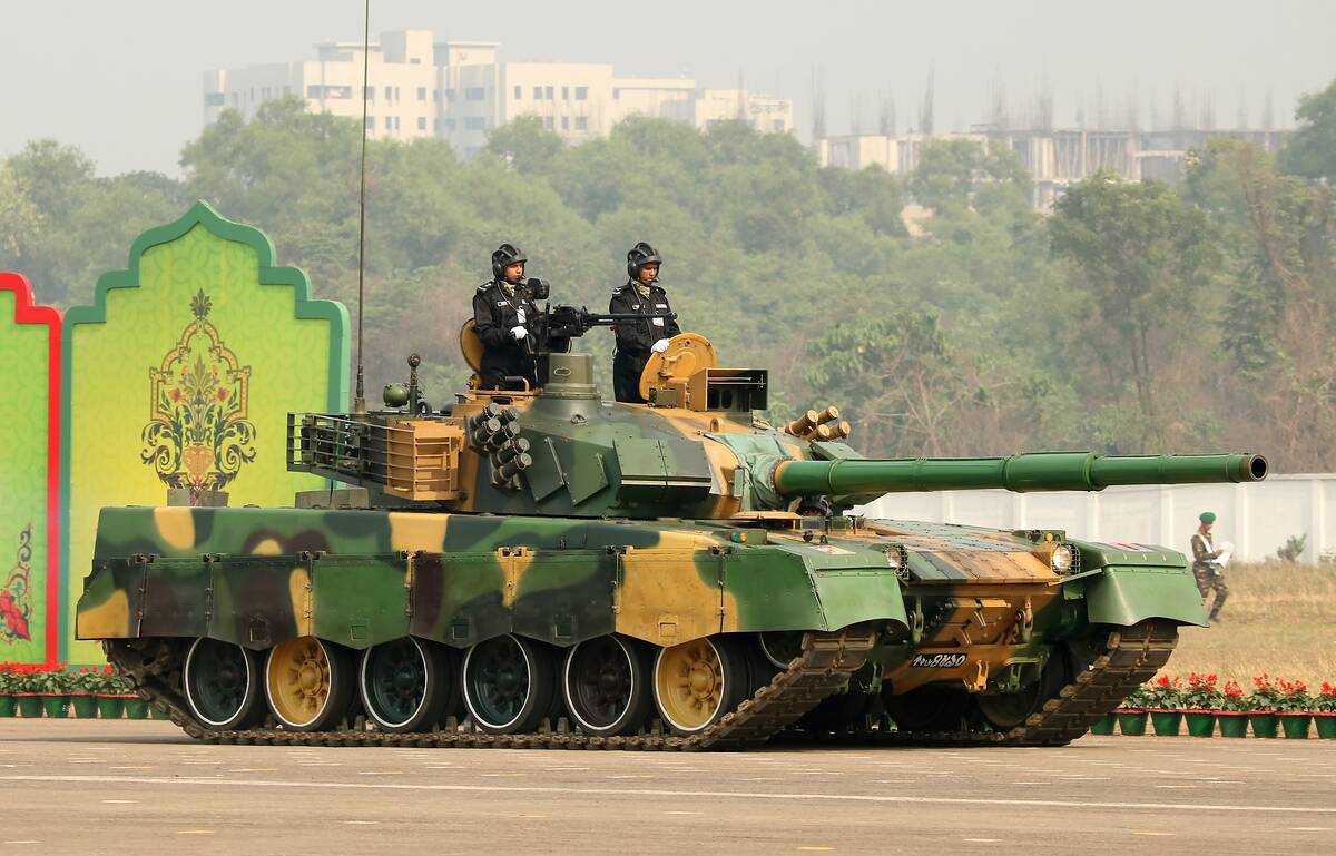 Bangladesh_Army_MBT2000._(39072813711)