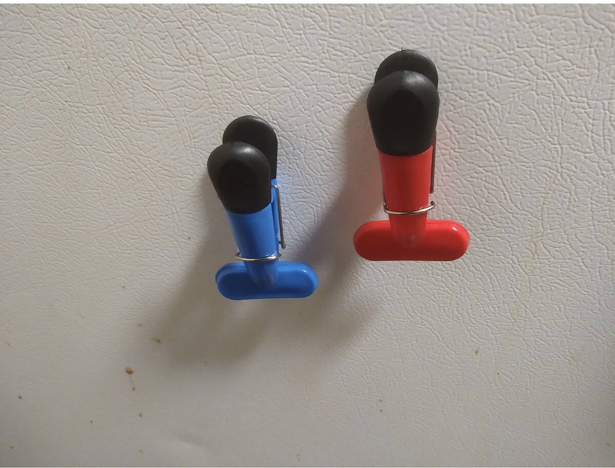 Magnetic clips