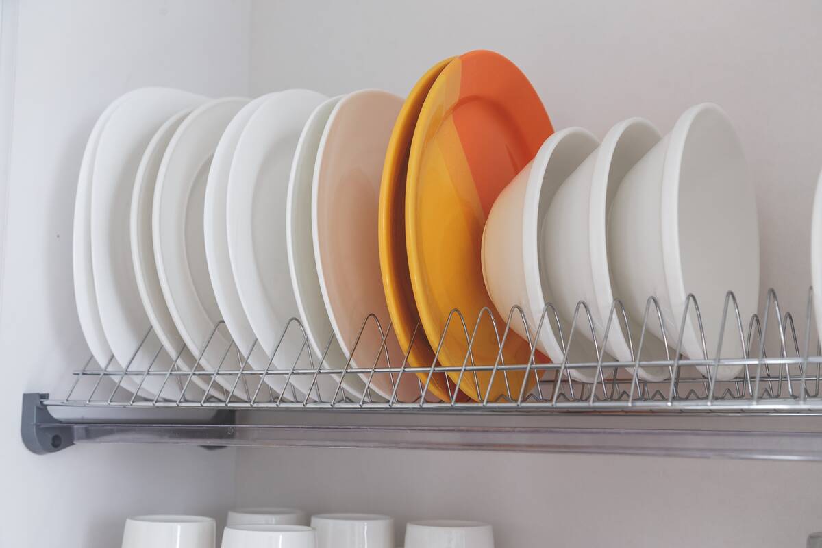 dish-drying-metal-rack-with-big-nice-white-clean-k-2022-12-16-21-52-37-utc