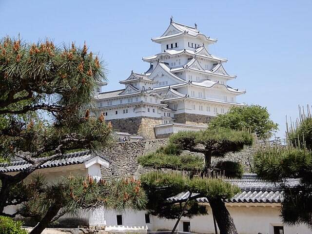 640px-Himeji_castle_q