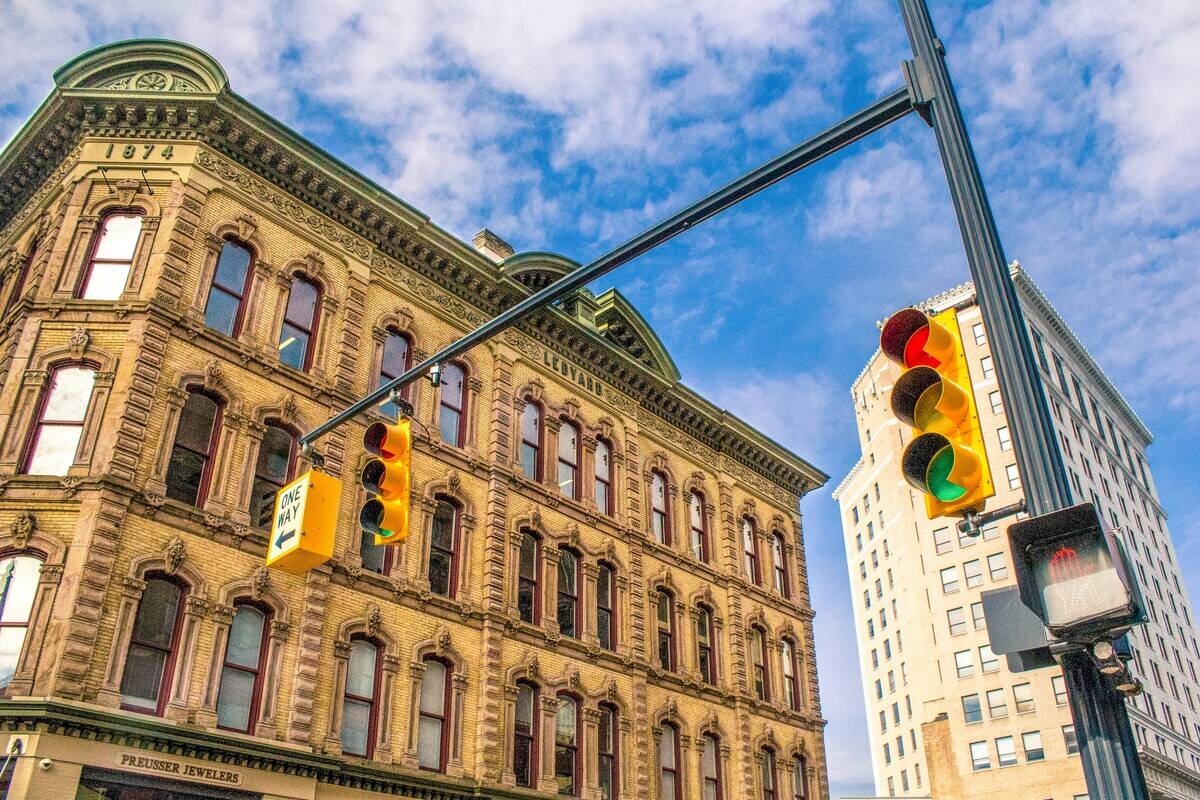 traffic light in front of a building