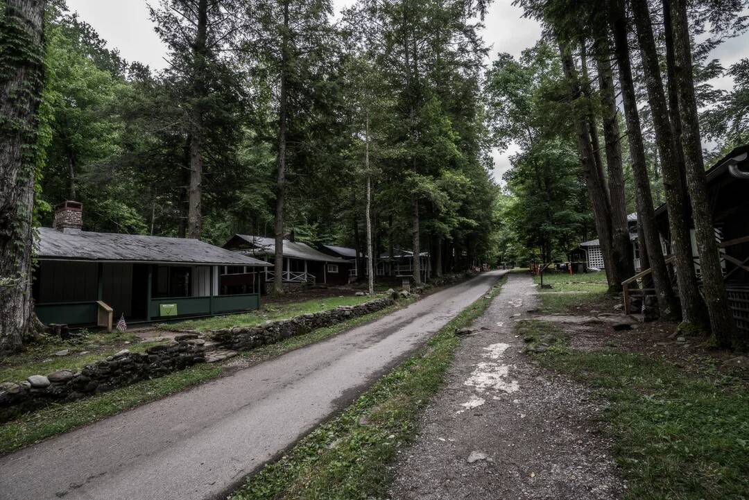 elkmont-ghost-town-v0-9eriq1kmhjoa1