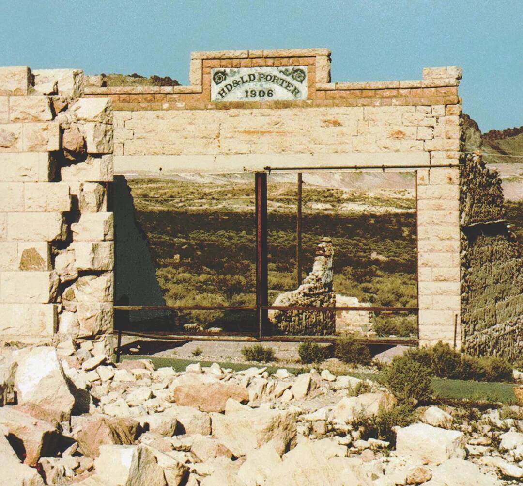 rhyolite-nevada-v0-jzuku68mt5mb1