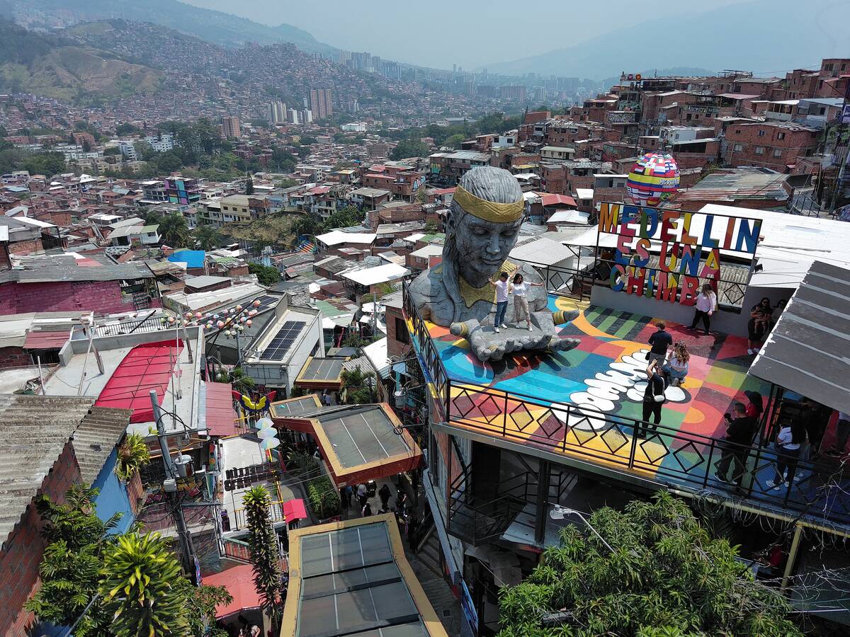 TOPSHOT-COLOMBIA-STREET-ART-SCULPTURE-PACHAMAMA-JORDY