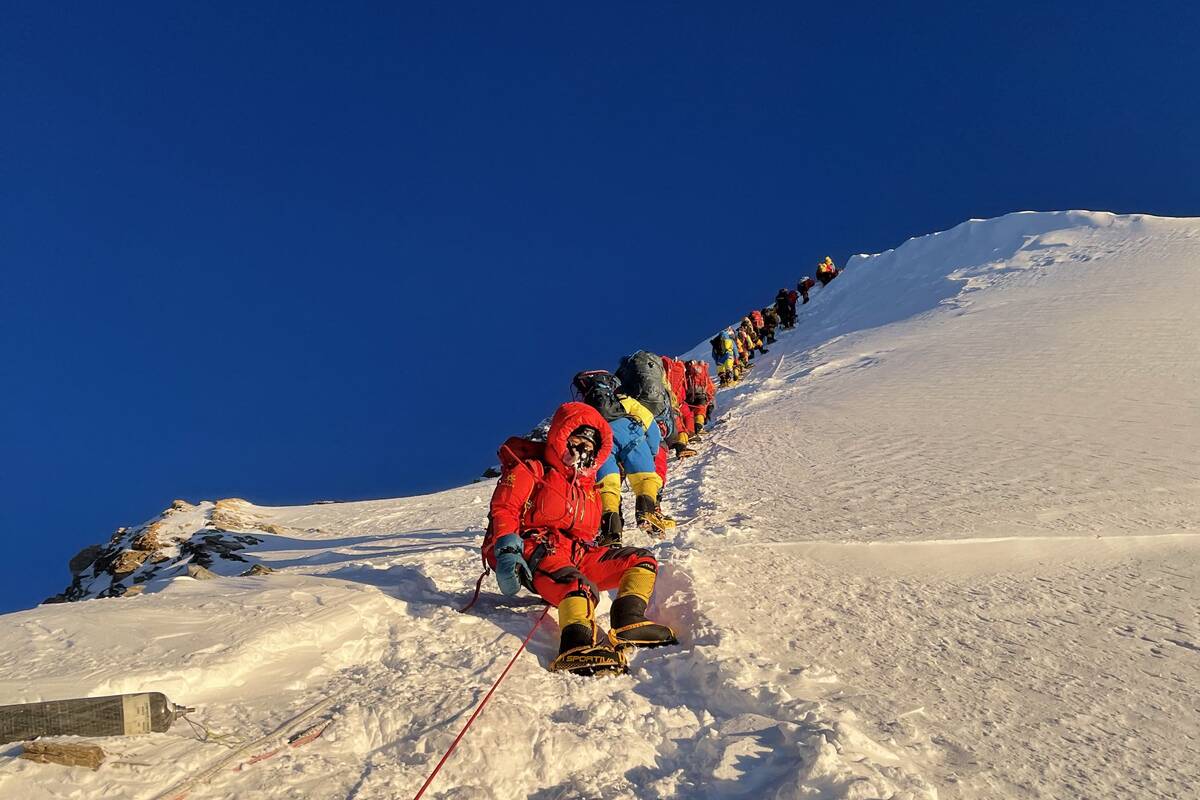 TOPSHOT-NEPAL-MOUNTAINEERING-EVEREST