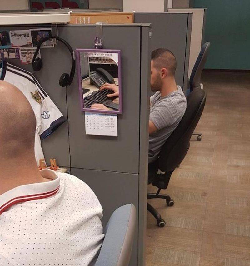 mirror-on-cubicle-wall-91206