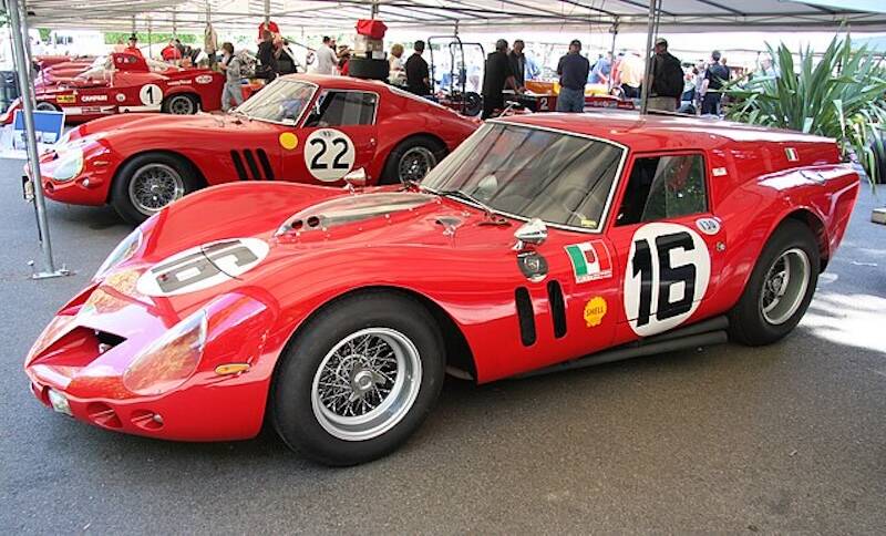 1961_Ferrari_250GT_SWB_'Breadvan'_ Flickr_-_exfordy_(1)
