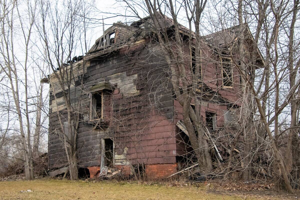 Houseless Individuals Battle Winter