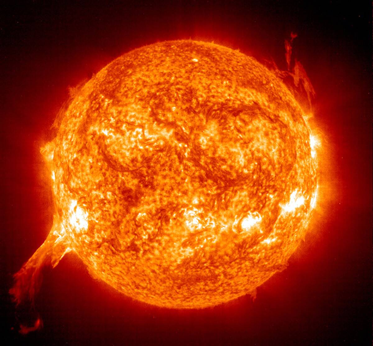 Massive Solar Eruption, More Than 30 Times the Length of Earth's Diameter