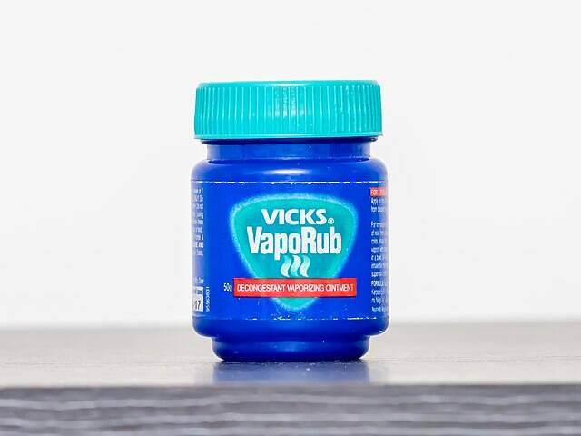 Vicks_VapoRub_(51013600352)