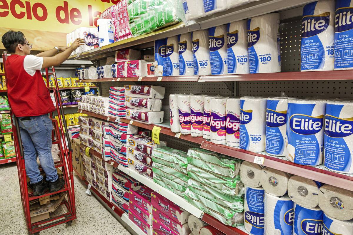 Merida, Mexico, Barrio de Santiago Centro, Calle 72, Super Aki Santiago, supermarket, stock clerk restocking, paper towels wipes Elite Vogue