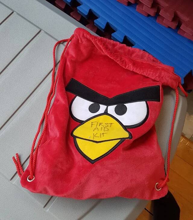 first-aid-kit-v0-nxrqa93z6chg1