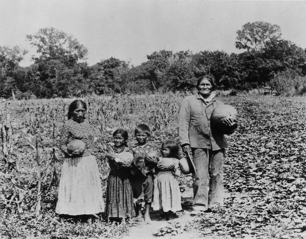Geronimo And Family