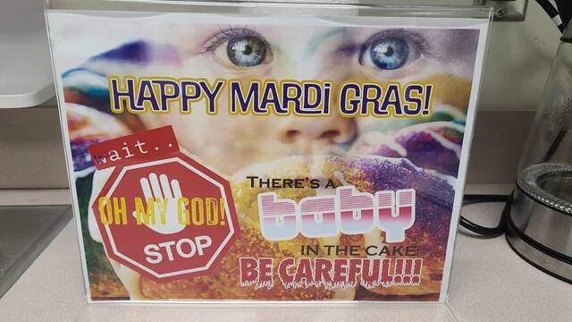 my-boss-brought-in-some-king-cake-for-mardi-gras-and-wanted-v0-7156kgos1qhe1